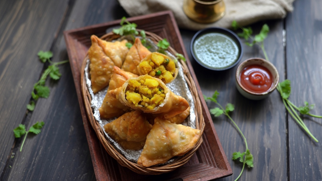 Samosa Aloo (veg)